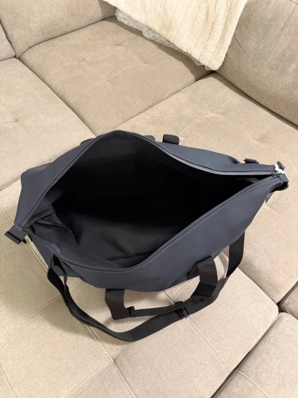 RAINS Hilo weekend bag